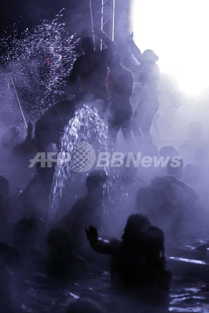 露天温泉で踊ろう！ブダペストで「温泉の夜」 ハンガリー