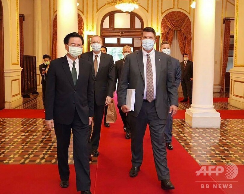 台湾機が緊急発進 米高官訪台で中国が軍事演習