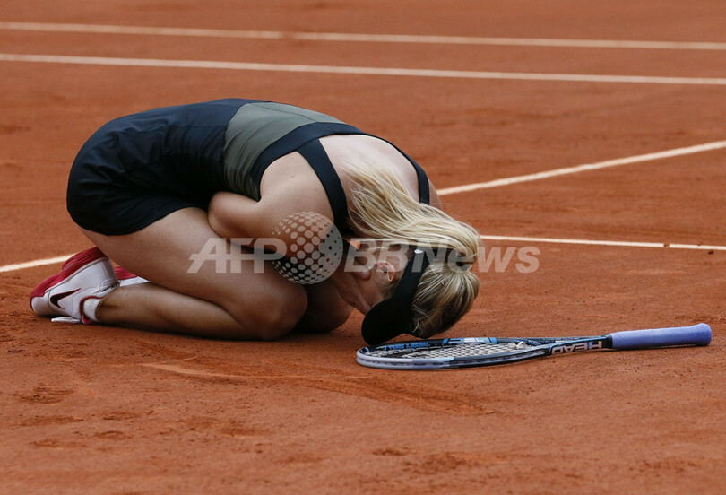 シャラポワが初制覇で生涯グランドスラムを達成、全仏オープン
