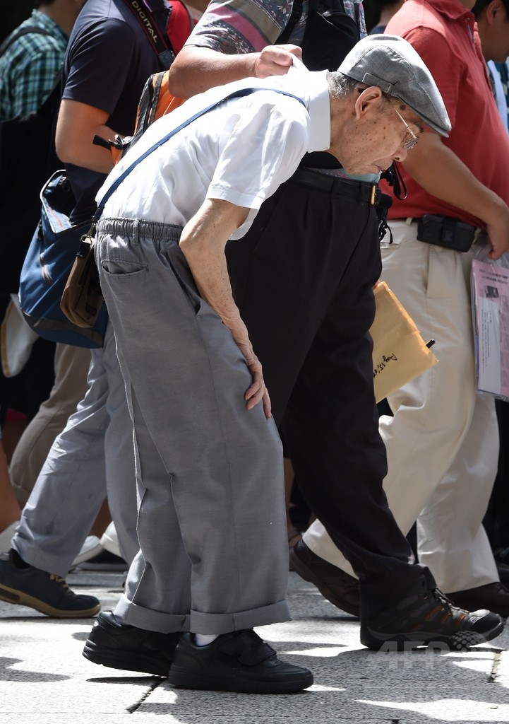 終戦記念日、靖国神社に3閣僚参拝 安倍首相は玉串料奉納