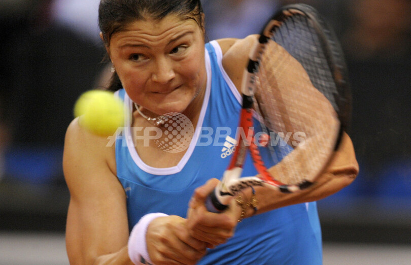 クズネツォワ サフィナを下して優勝、ポルシェ・グランプリ