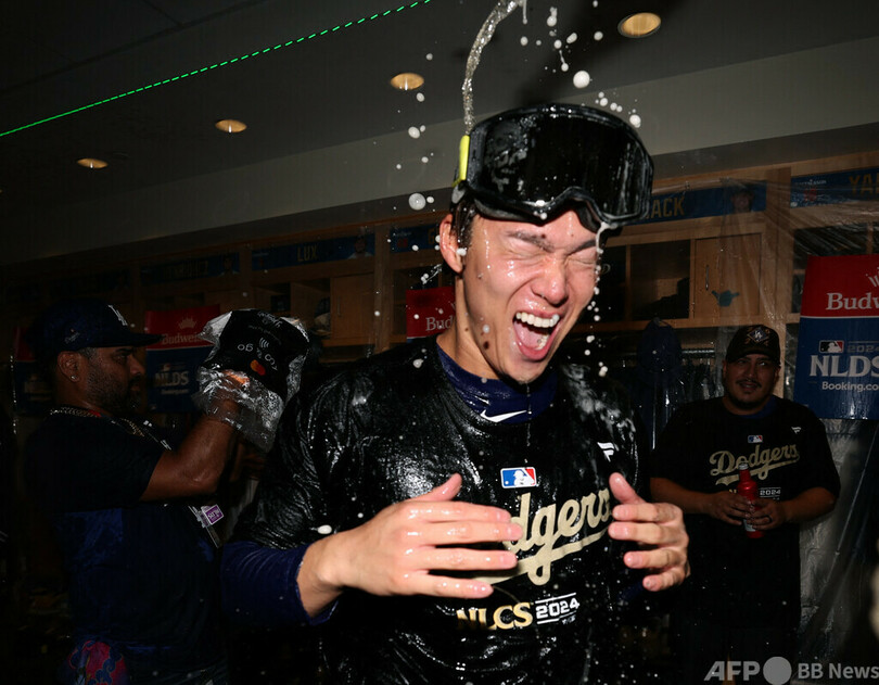 ドジャース大谷・山本 歓喜のシャンパンファイト