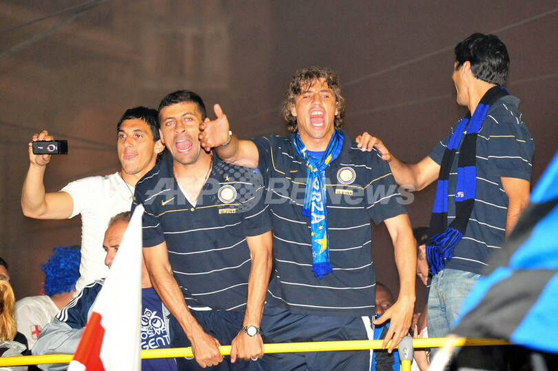 ミランがウディネーゼに敗れ、インテルの4連覇が決まる