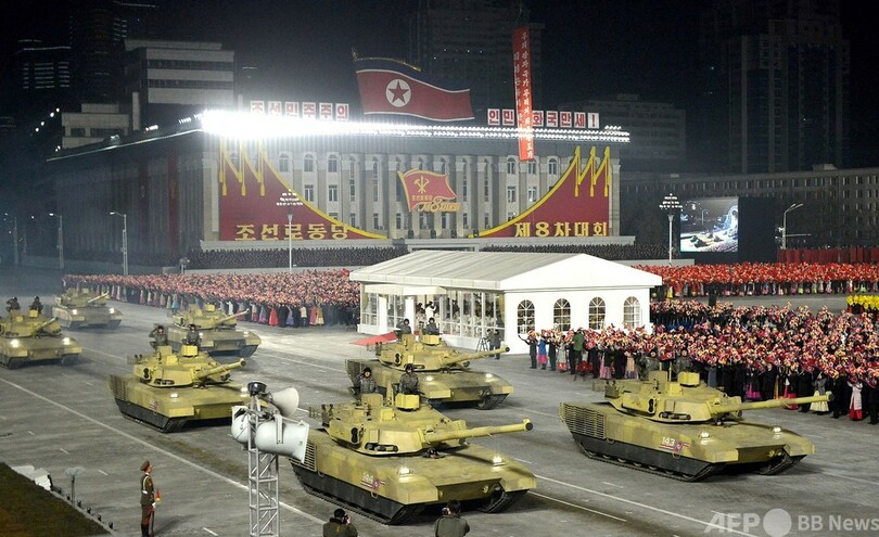北朝鮮が軍事パレード、潜水艦発射弾道ミサイル公開 KCNA