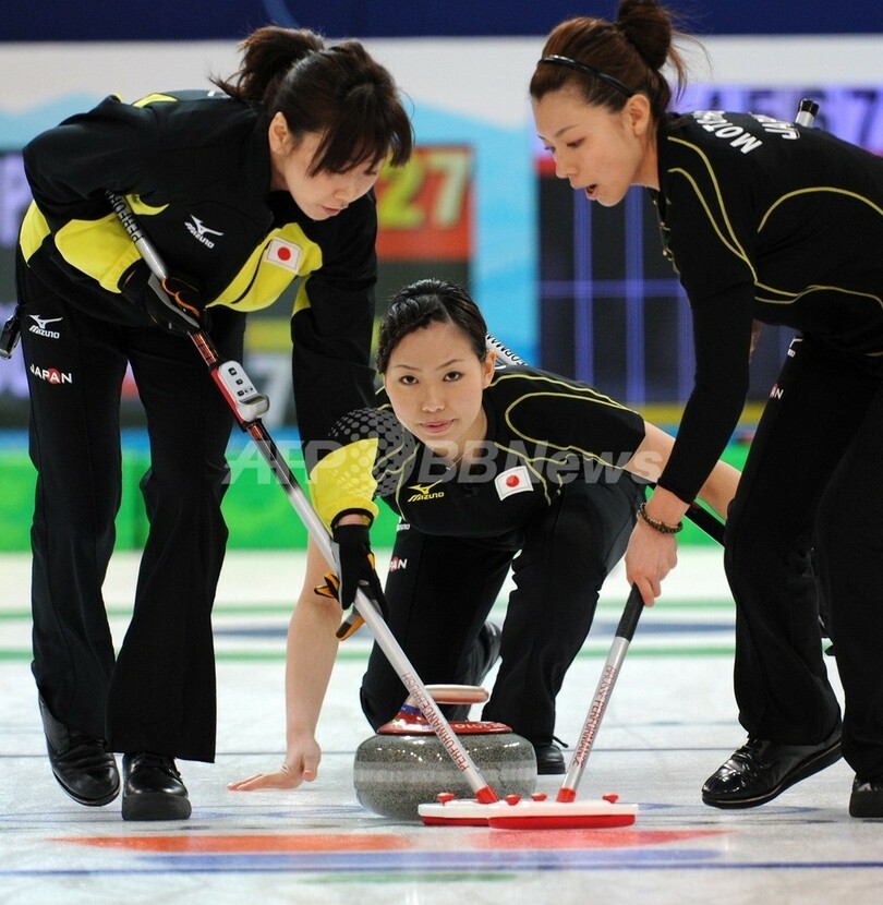 カーリング女子 日本 スイスに敗れ4敗目、バンクーバー冬季五輪