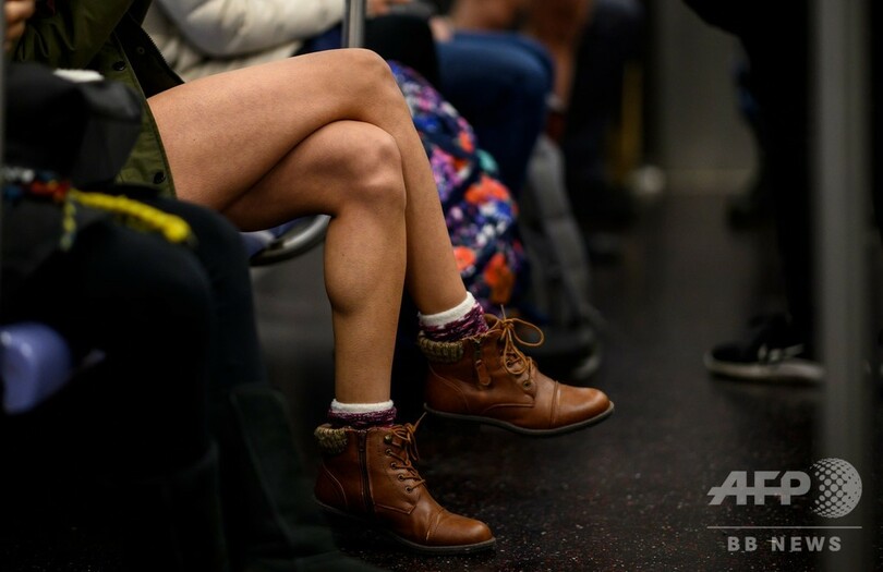 寒くないの？ 「ノーパンツ」で地下鉄乗車 世界60都市以上で開催