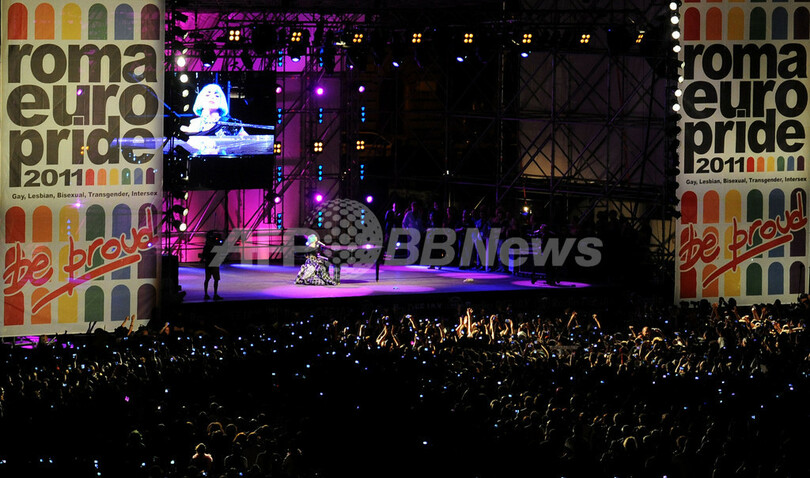 レディー・ガガ、同性愛者の祭典「ユーロプライド」に出演