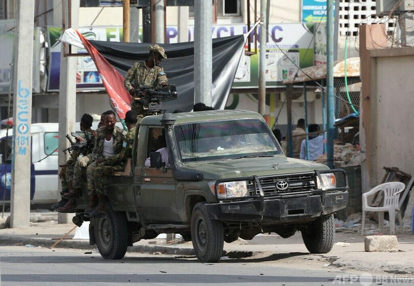 ソマリア首都で車2台爆発 100人死亡、300人負傷