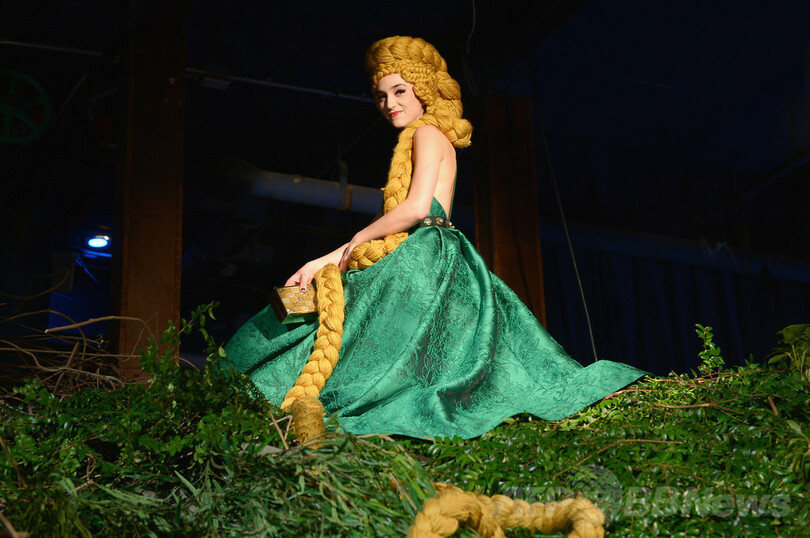 ＜14/15年秋冬NYコレクション＞アリス アンド オリビア