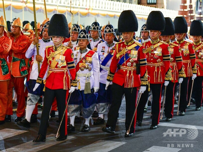 タイ国王、王室警護隊員4人を「不貞行為」などで解雇