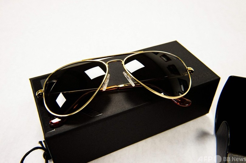 バイデン氏、プーチン氏に米国製パイロット用サングラス贈呈