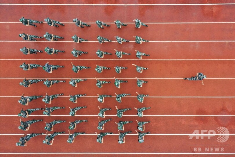 高校生が軍事訓練に参加、新学期前に 中国