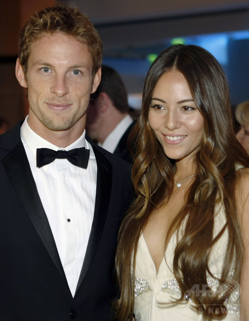 バトン、道端ジェシカさんとの結婚を発表