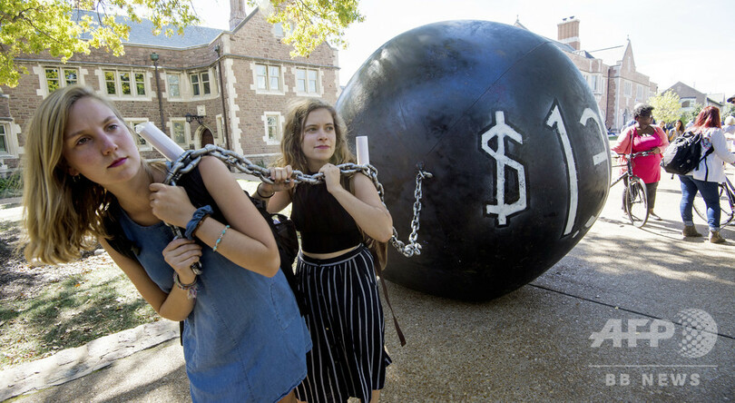 学費ローンは出世払いで、米国の学生が頼る新システム