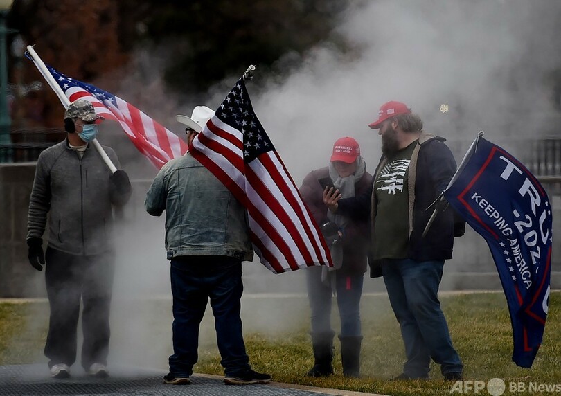 トランプ支持者が米議会突入 1人撃たれ死亡 