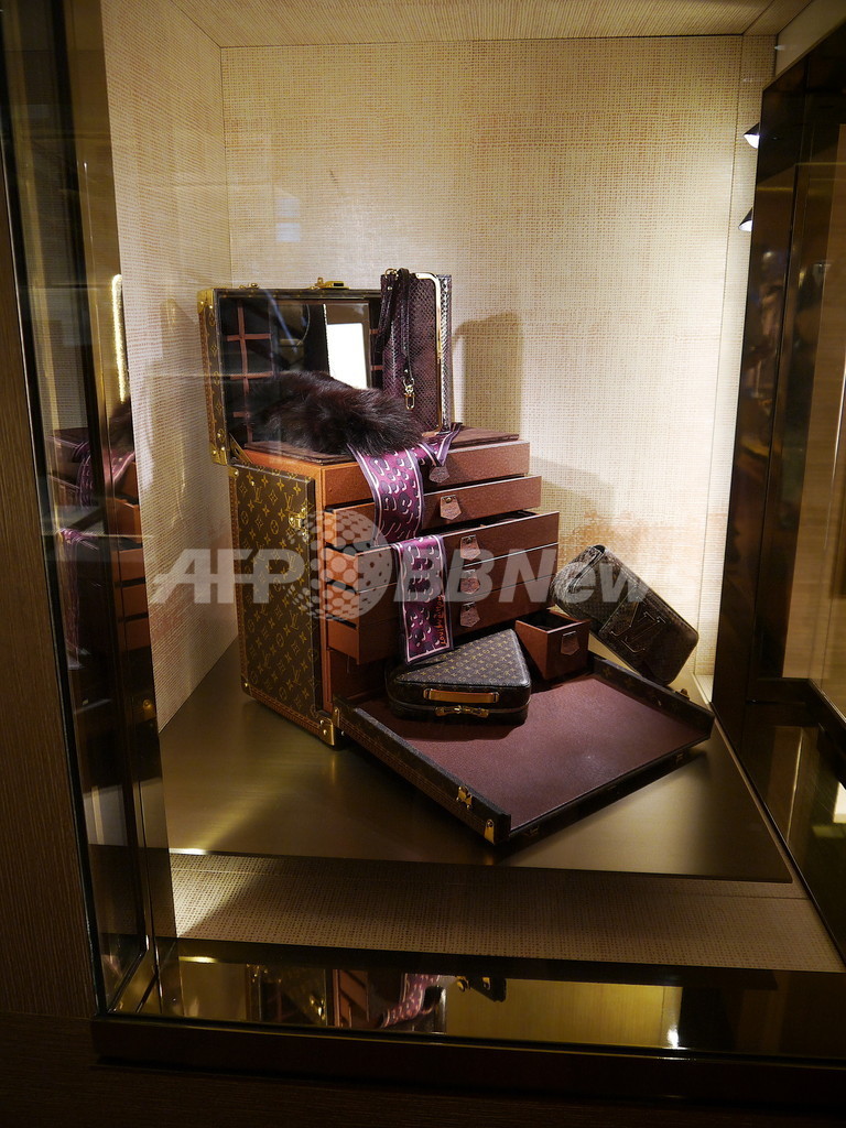 菊地凛子がテープカット、「ルイ・ヴィトン」松屋銀座店が13日にリニューアルオープン