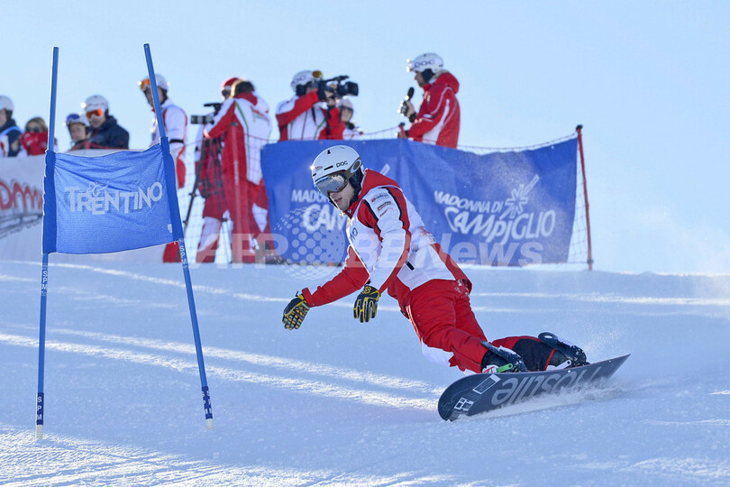 アロンソが恒例のスキーイベントでパフォーマンスを披露