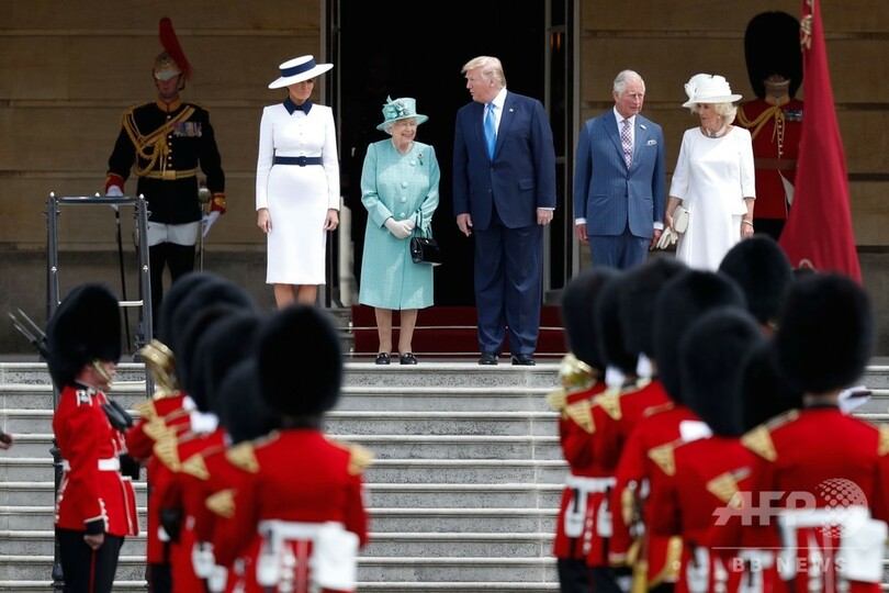 英国訪問中のトランプ米大統領、エリザベス女王と会見