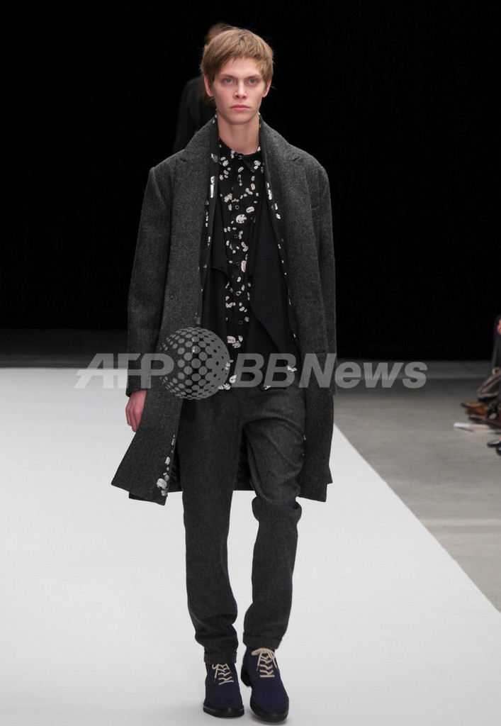 ＜13/14年秋冬東京コレクション＞ジュン オカモト