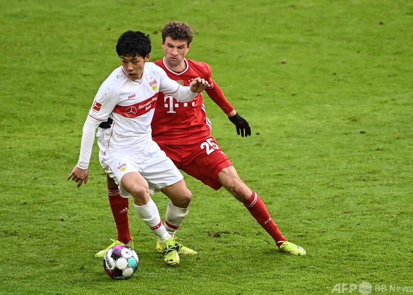 レワンドフスキがハット 10人のバイエルンはシュツットに大勝