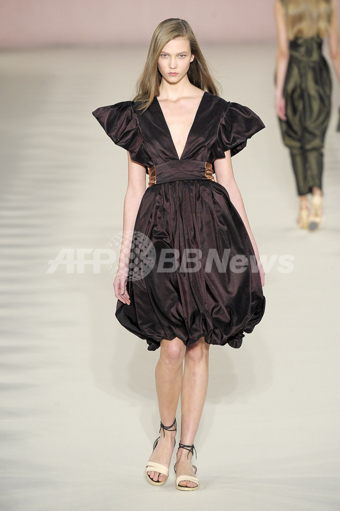 ＜09年春夏パリ・コレクション＞ハンナ・マクギボンが手がけるクロエ、新作を発表