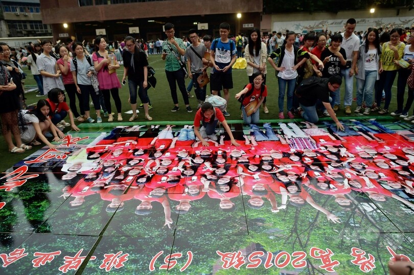 卒業写真で巨大ジグソー、中国