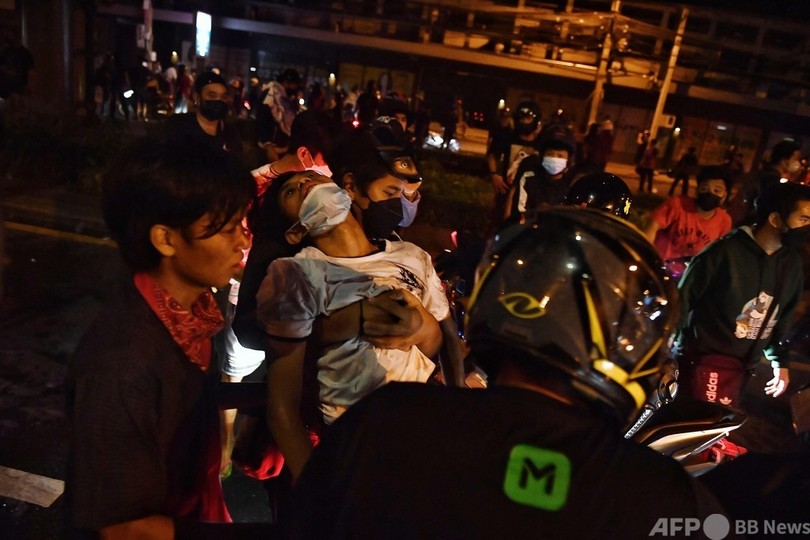 タイで大規模反政府デモ 警察と衝突