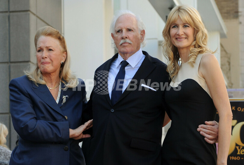 ローラ・ダーン、親子3人でハリウッドの殿堂入り