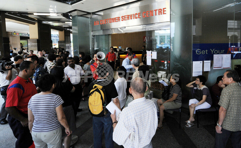 AIGのシンガポール子会社、破たん懸念の顧客が長蛇の列