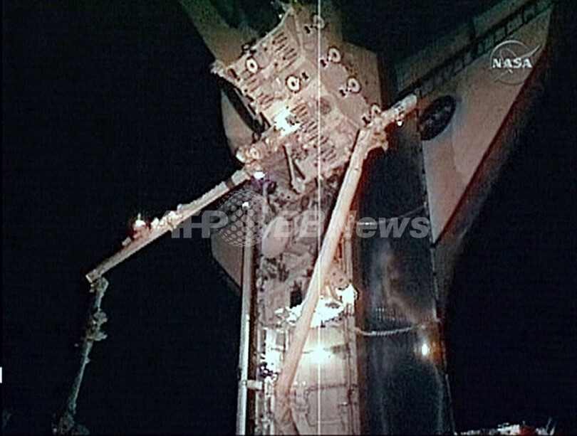 エンデバー、今ミッション初の船外活動　「きぼう」に船外実験プラットフォーム設置