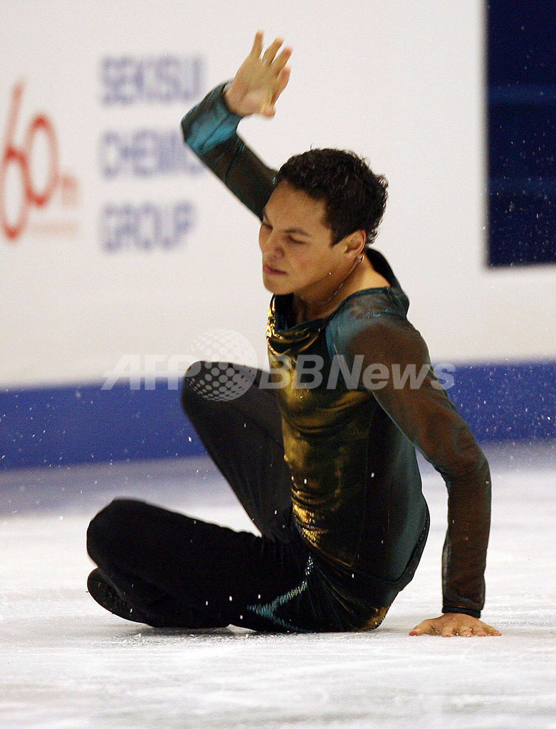 ＜07世界フィギュアスケート選手権＞男子シングル、ジュベール ランビエールを抑えて優勝を果たす - 東京