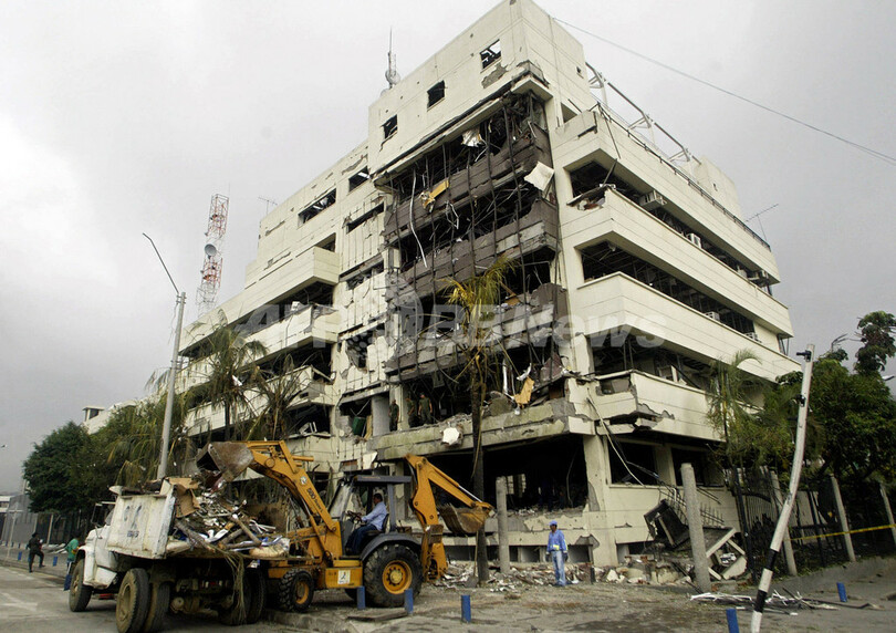 トラックを使用した爆弾攻撃発生、1人死亡、34人負傷 - コロンビア