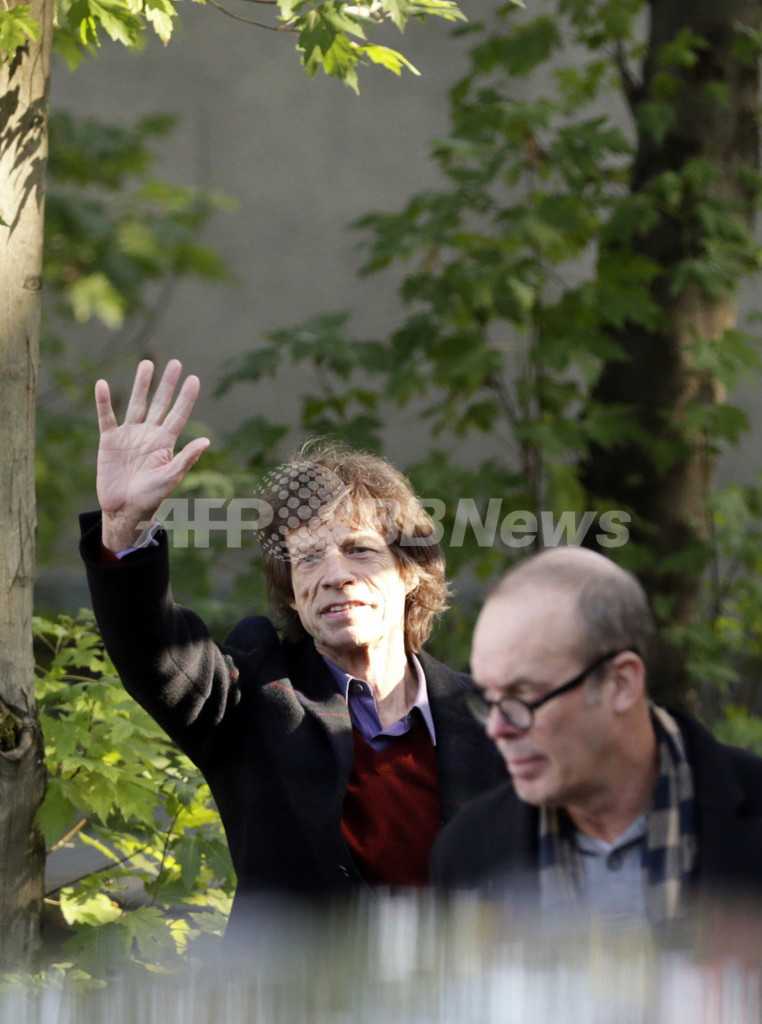 ローリング・ストーンズ、パリでサプライズライブ