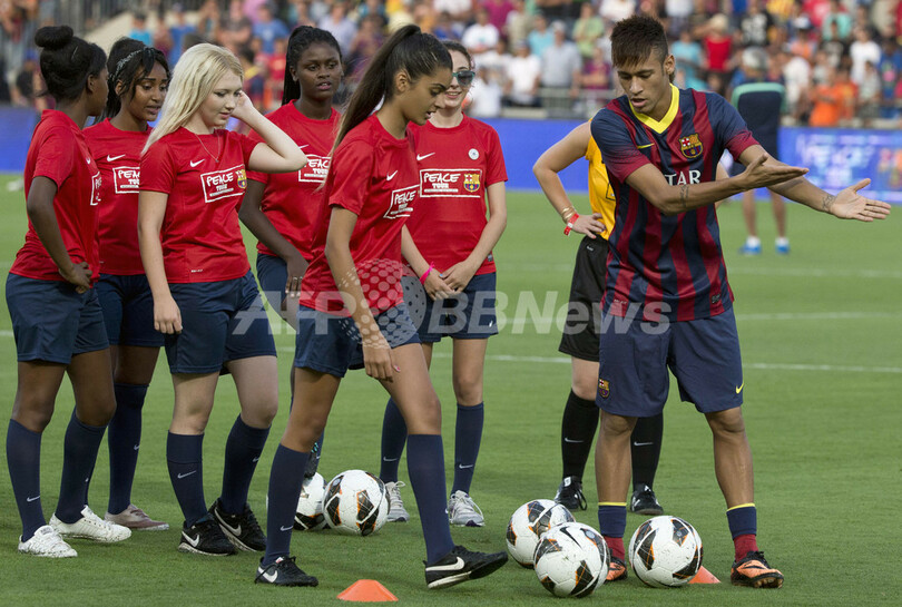 FCバルセロナがイスラエルでサッカー教室開催