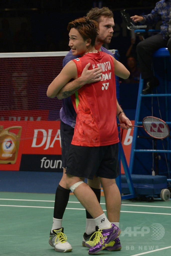 桃田がインドネシアOP優勝、前回王者ヨルゲンセンに逆転勝利