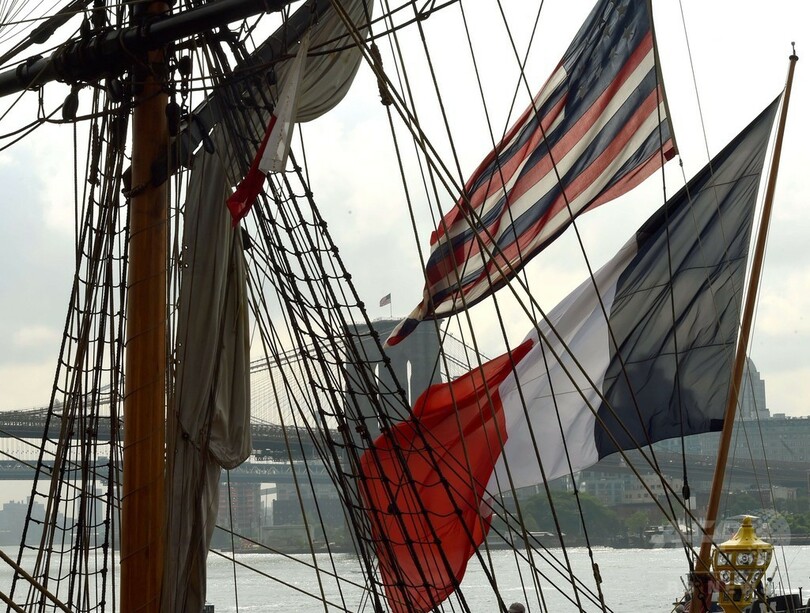 米独立支援の仏帆船「エルミオーヌ」号の復元船、NYに入港