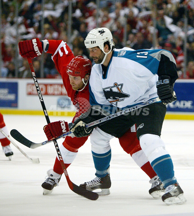＜06-07NHL プレーオフ＞シャークス レッドウィングスを降し初戦を白星で飾る - 米国
