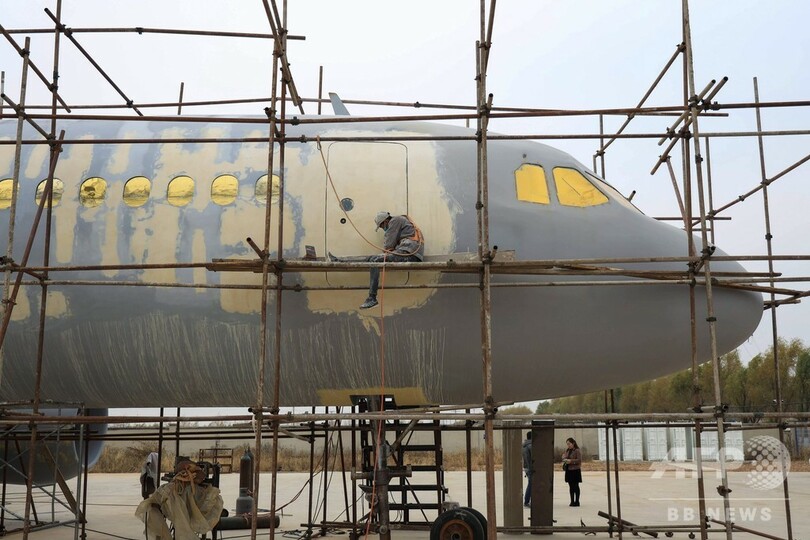 飛ばせないなら造ればいい、中国人農家が原寸大飛行機模型を製作