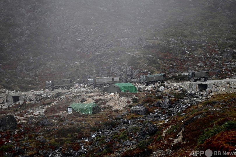 インド軍、中国との国境近くに榴弾砲など展開