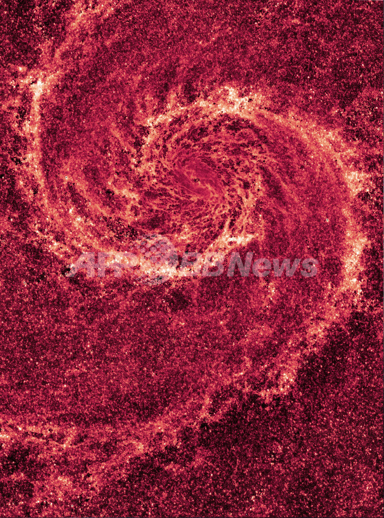 近赤外線で渦巻構造くっきり M51、NASA