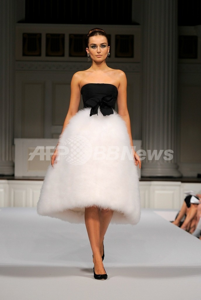 ＜11年春夏NYコレクション＞オスカー・デ・ラ・レンタ、新作を発表