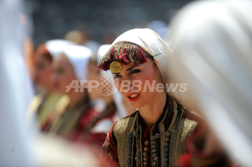 マケドニアの山あいの村で続く、伝統の結婚式