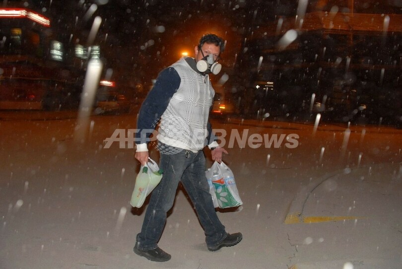 チリ南部の火山が半世紀ぶりに噴火、3500人避難