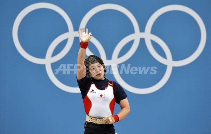 三宅が日本新で銀メダル獲得、重量挙げ女子48キロ級