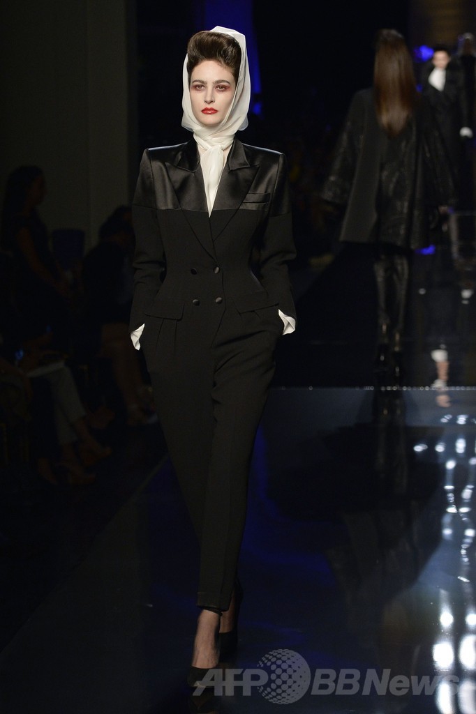 「ひげ面の女装歌手」も登場、J.P.ゴルチエ14/15年秋冬オートクチュール