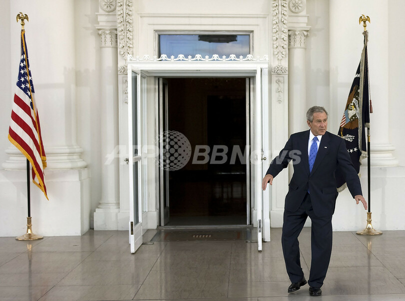 米大統領選もなんのその、ステップも軽快なブッシュ大統領