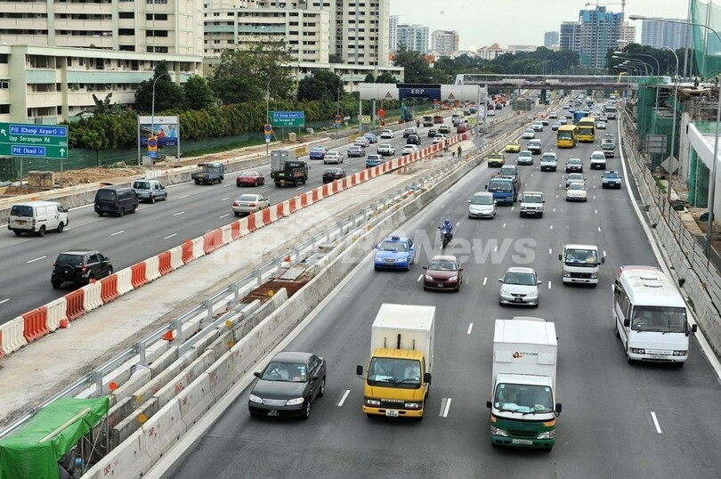 バス運転中に爪切りで解雇 動画で発覚 シンガポール 写真1枚 国際ニュース Afpbb News