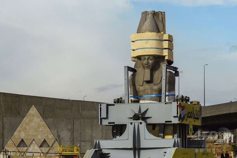 ファラオの巨大像、新博物館へ移動 エジプト