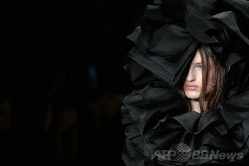 ＜14/15年秋冬ロンドンコレクション＞ジョン・ロシャ