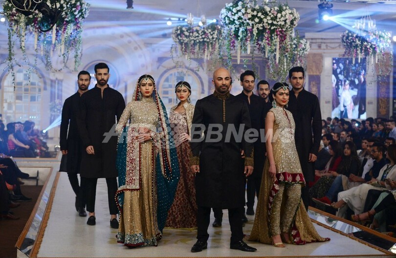 ＜パンテーン・ブライダル・クチュール・ウィーク 2013＞Bina Sultanら